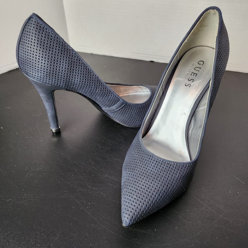 Guess Trace Pointed Toe Pumps Sz 9
